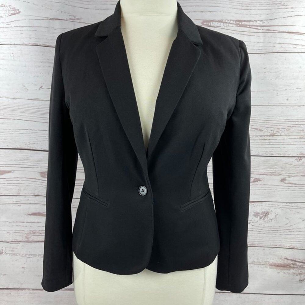 Now black jacket single button close - image 1